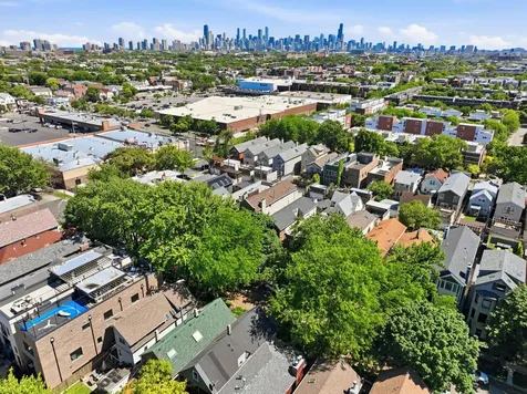 1717 West Nelson Avenue Chicago IL 60657