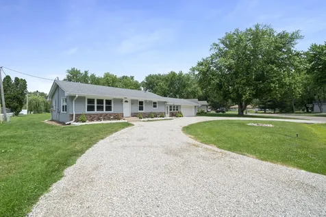 1010 Suzy Street Lake Holiday IL 60548