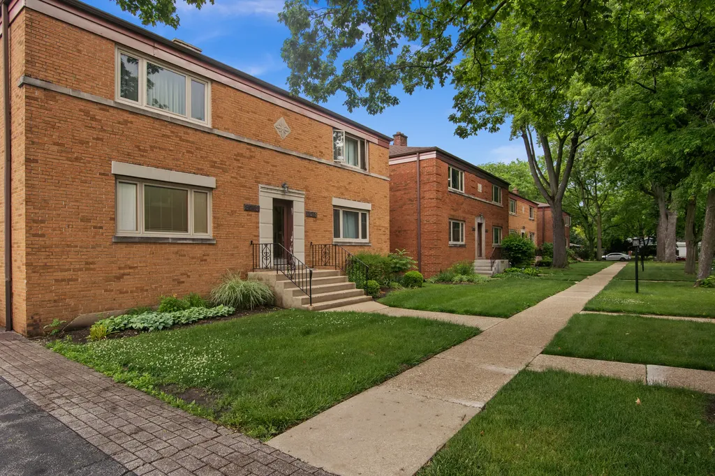 8043 Lake Street River Forest IL 60305