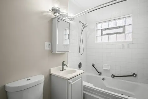 8043 Lake Street River Forest IL 60305
