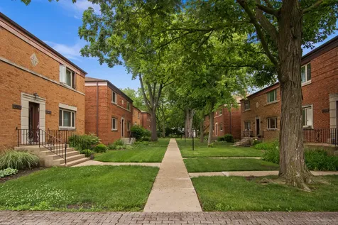 8043 Lake Street River Forest IL 60305