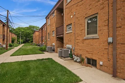 8043 Lake Street River Forest IL 60305