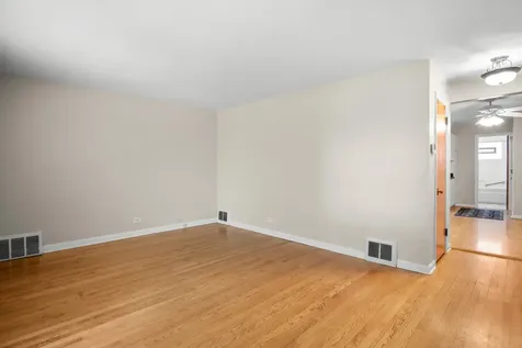 8043 Lake Street River Forest IL 60305