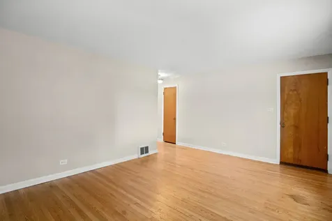 8043 Lake Street River Forest IL 60305