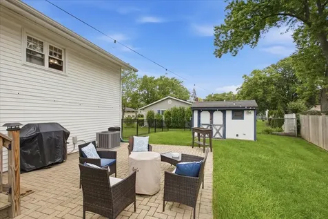 1049 East Fosket Drive Palatine IL 60074