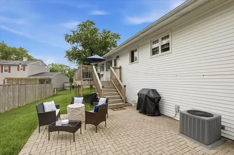 1049 East Fosket Drive Palatine IL 60074