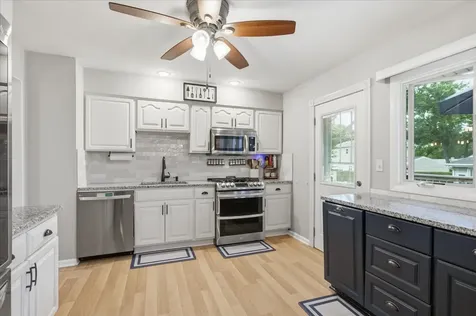 1049 East Fosket Drive Palatine IL 60074