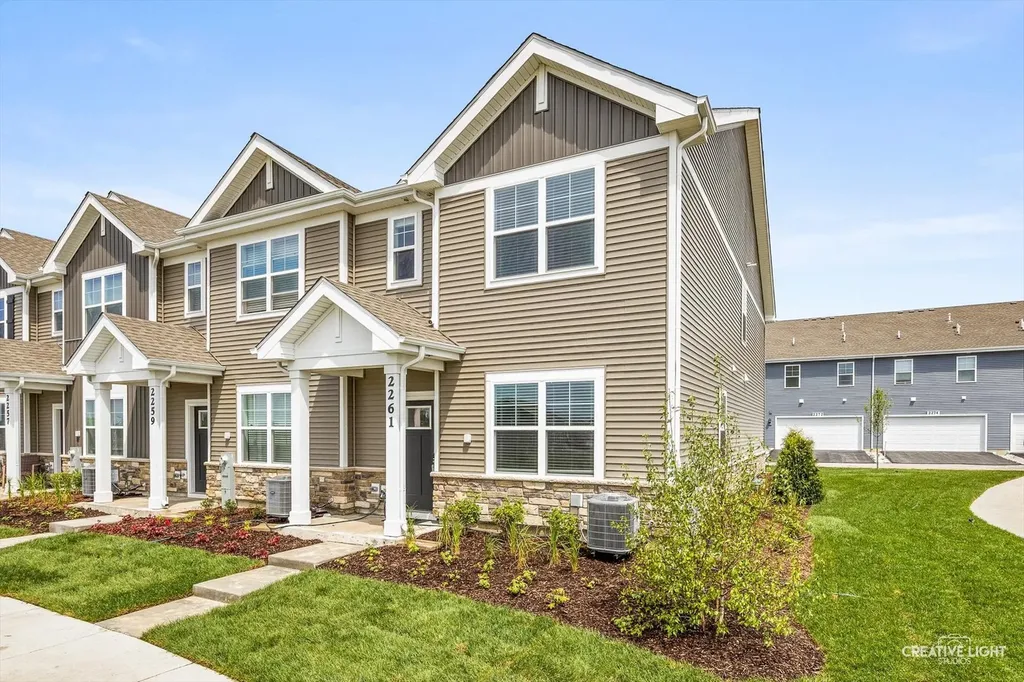 2261 Riesling Road Oswego IL 60543