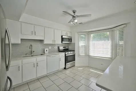 1506 Fernwood Court Gurnee IL 60031
