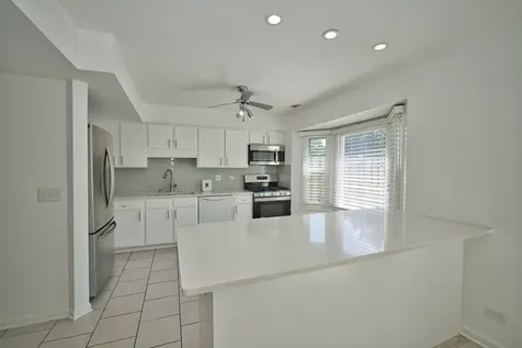 1506 Fernwood Court Gurnee IL 60031