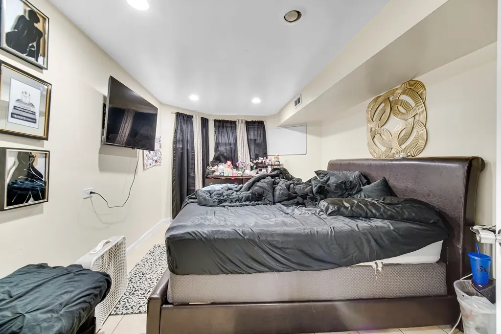 5744 South Green Street Chicago IL 60621