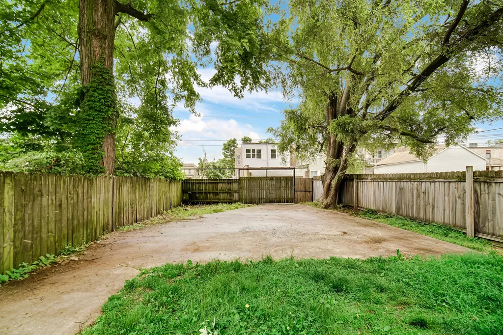 5744 South Green Street Chicago IL 60621