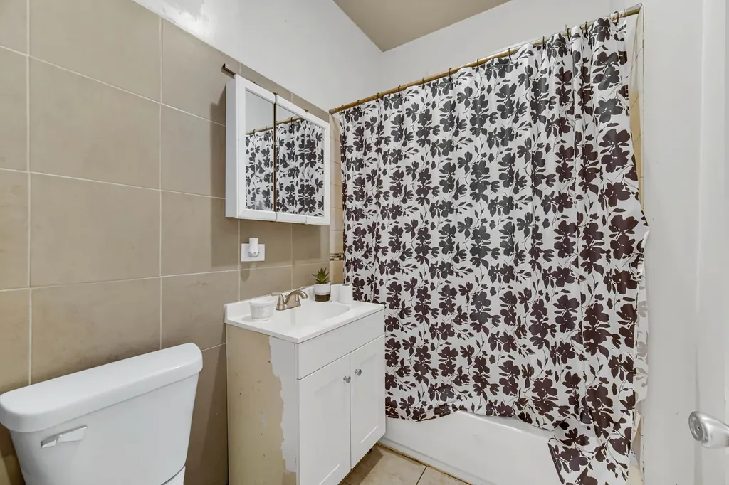 5744 South Green Street Chicago IL 60621