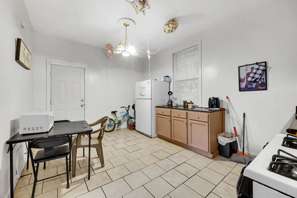 5744 South Green Street Chicago IL 60621