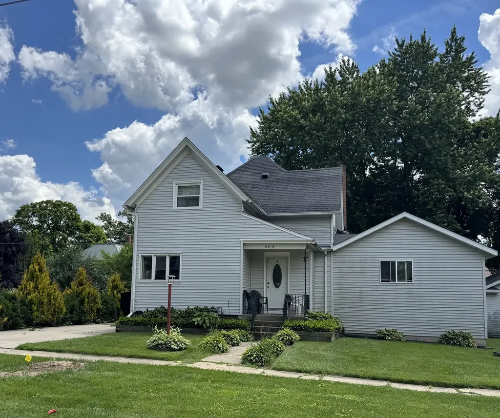 404 West Burbank Street Harvard IL 60033