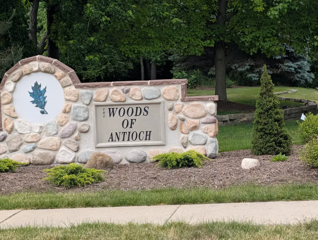615 Wood Creek Drive Antioch IL 60002