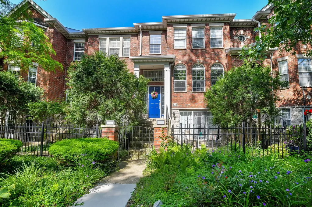 834 Shandrew Drive Naperville IL 60540