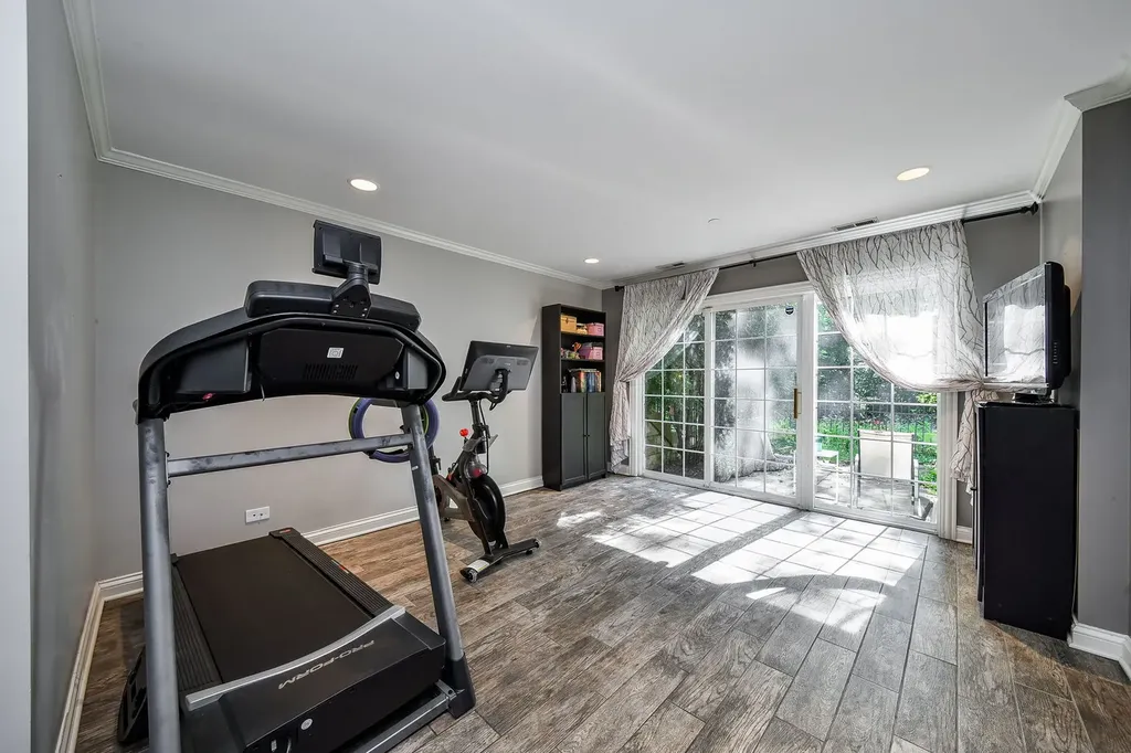 834 Shandrew Drive Naperville IL 60540