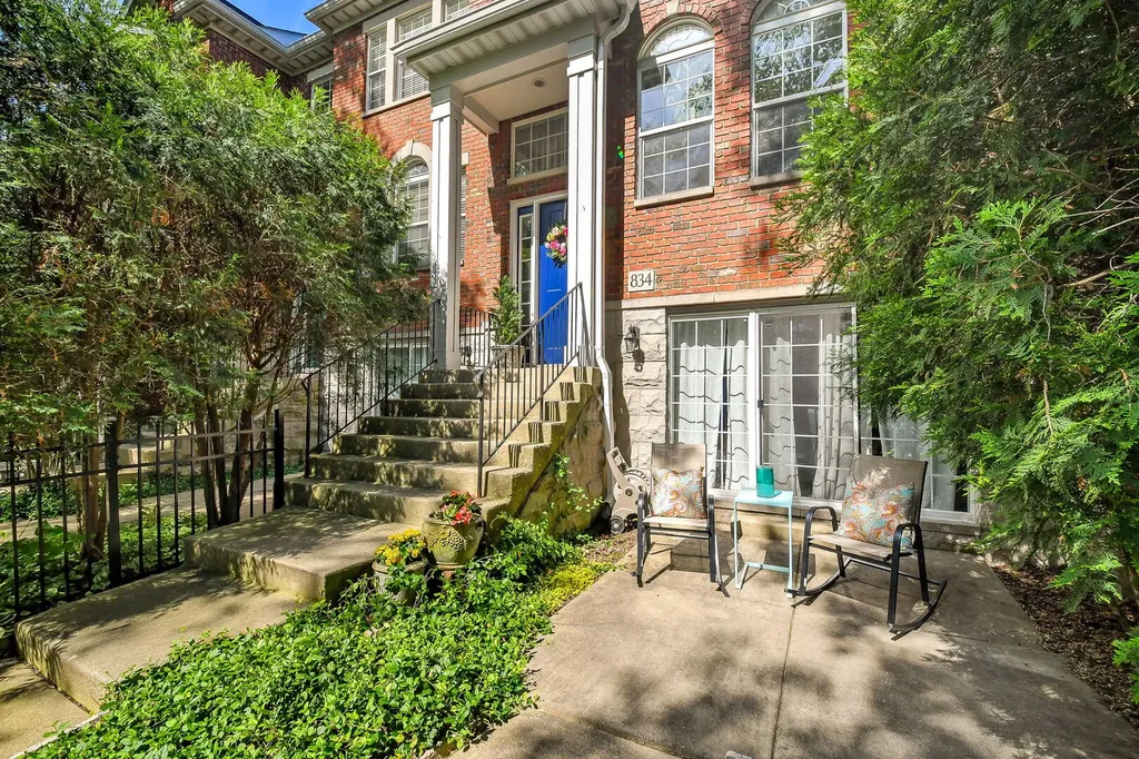 834 Shandrew Drive Naperville IL 60540