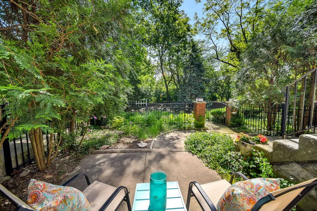 834 Shandrew Drive Naperville IL 60540