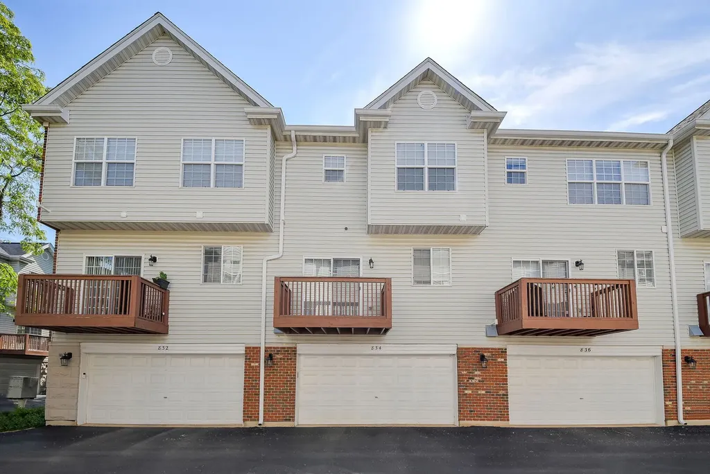 834 Shandrew Drive Naperville IL 60540