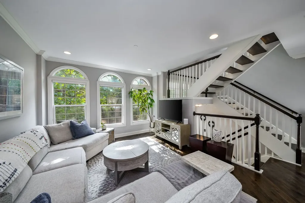 834 Shandrew Drive Naperville IL 60540