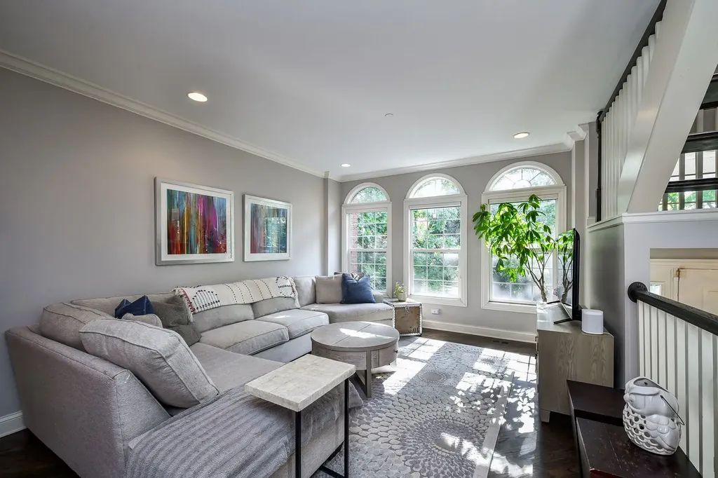 834 Shandrew Drive Naperville IL 60540