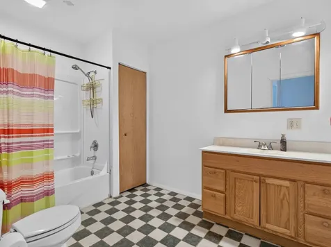 209 South East Street Gardner IL 60424