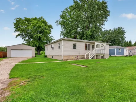 209 South East Street Gardner IL 60424