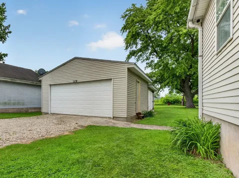 209 South East Street Gardner IL 60424
