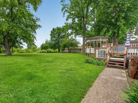 209 South East Street Gardner IL 60424