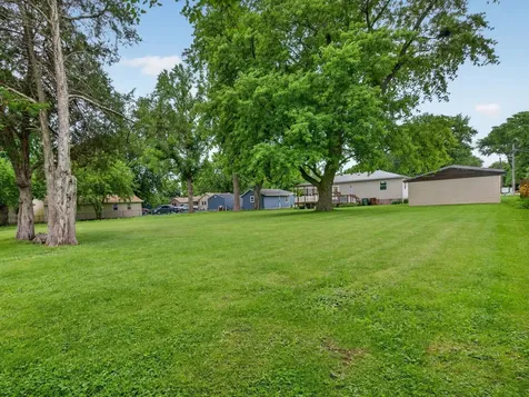 209 South East Street Gardner IL 60424