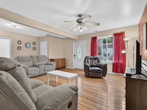 209 South East Street Gardner IL 60424