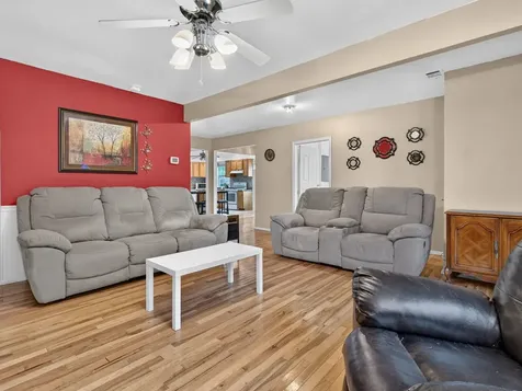 209 South East Street Gardner IL 60424