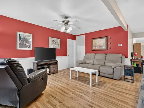 209 South East Street Gardner IL 60424