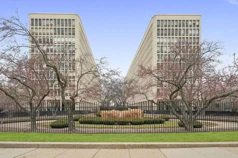 1450 East 55th Place Chicago IL 60637