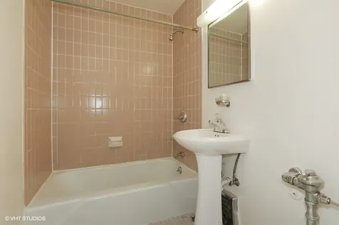1450 East 55th Place Chicago IL 60637