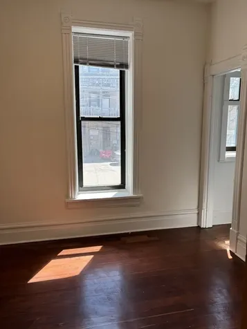 814 West Newport Avenue Chicago IL 60657
