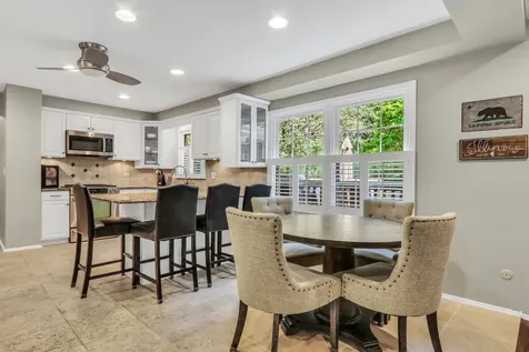710 Fairlawn Avenue Libertyville IL 60048