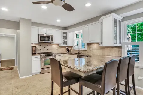 710 Fairlawn Avenue Libertyville IL 60048