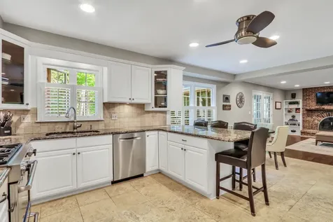 710 Fairlawn Avenue Libertyville IL 60048