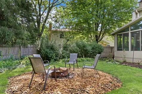 710 Fairlawn Avenue Libertyville IL 60048