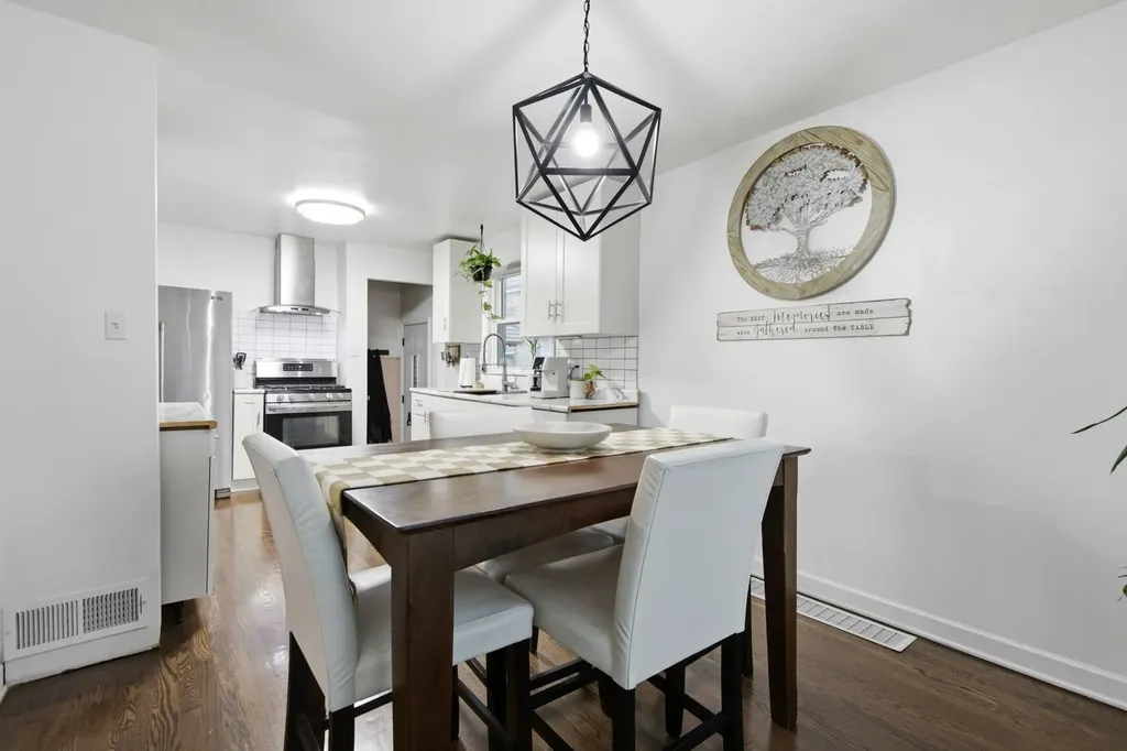 3914 North Pittsburgh Avenue Chicago IL 60634