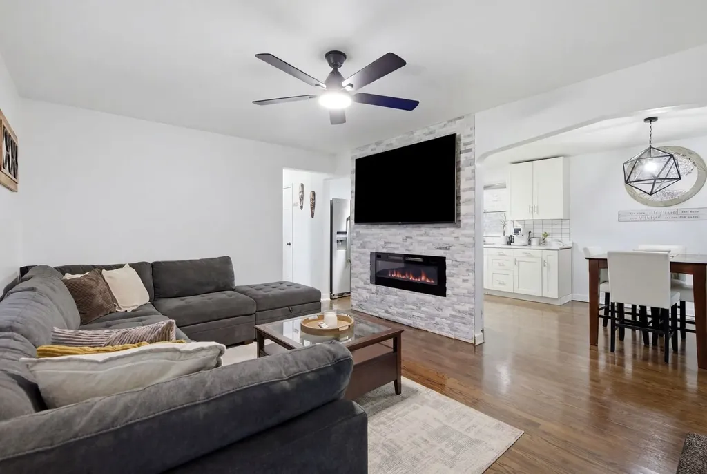 3914 North Pittsburgh Avenue Chicago IL 60634