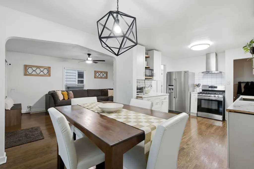 3914 North Pittsburgh Avenue Chicago IL 60634