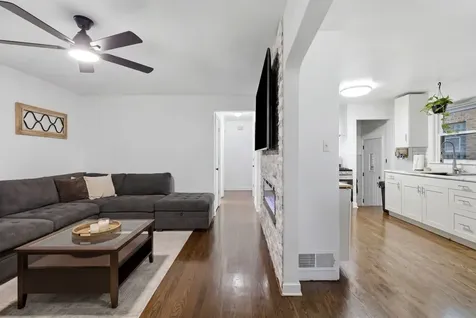 3914 North Pittsburgh Avenue Chicago IL 60634