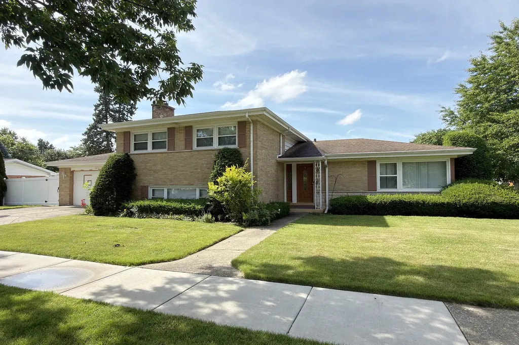 801 South See Gwun Avenue Mount Prospect IL 60056