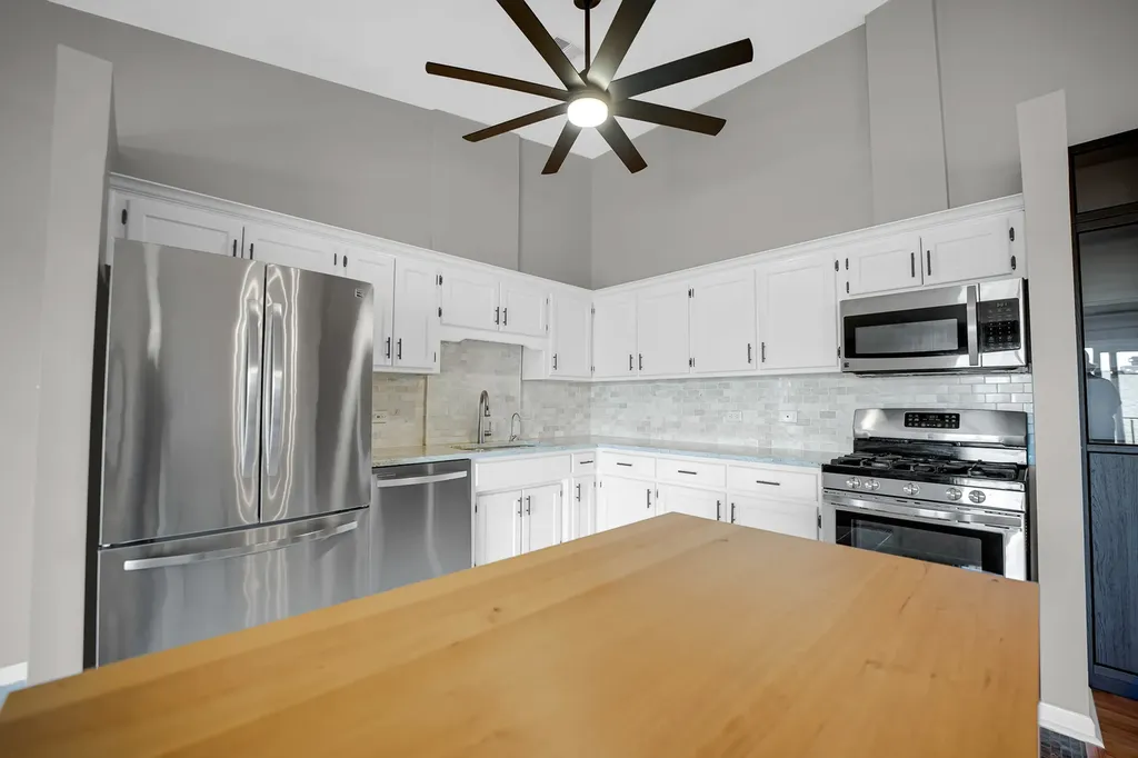 6264 South Gullikson Road Chicago IL 60638