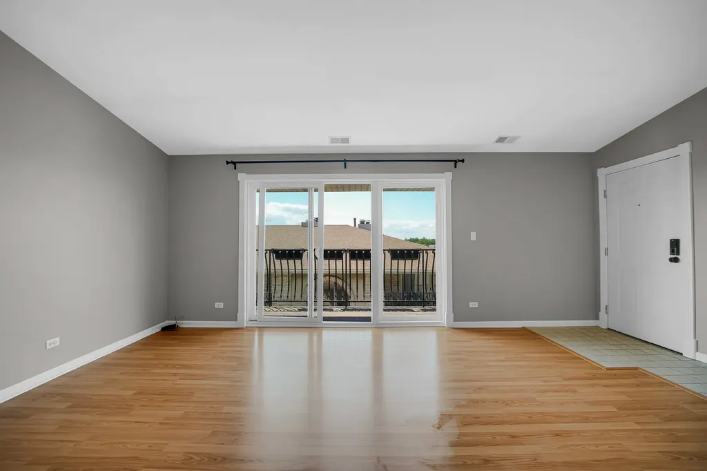 6264 South Gullikson Road Chicago IL 60638