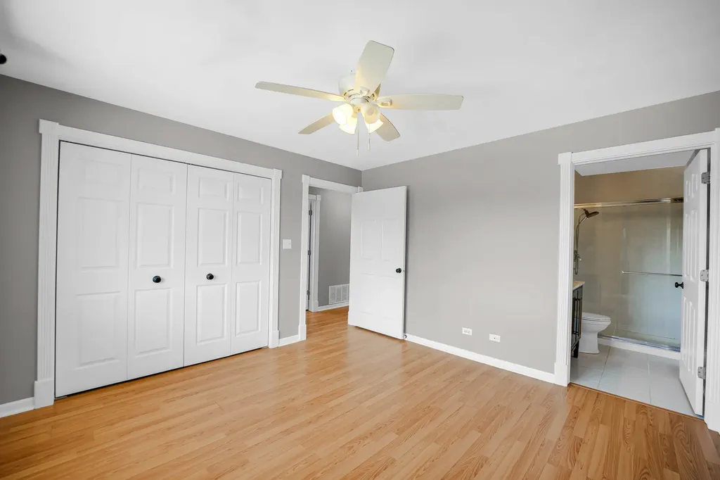 6264 South Gullikson Road Chicago IL 60638